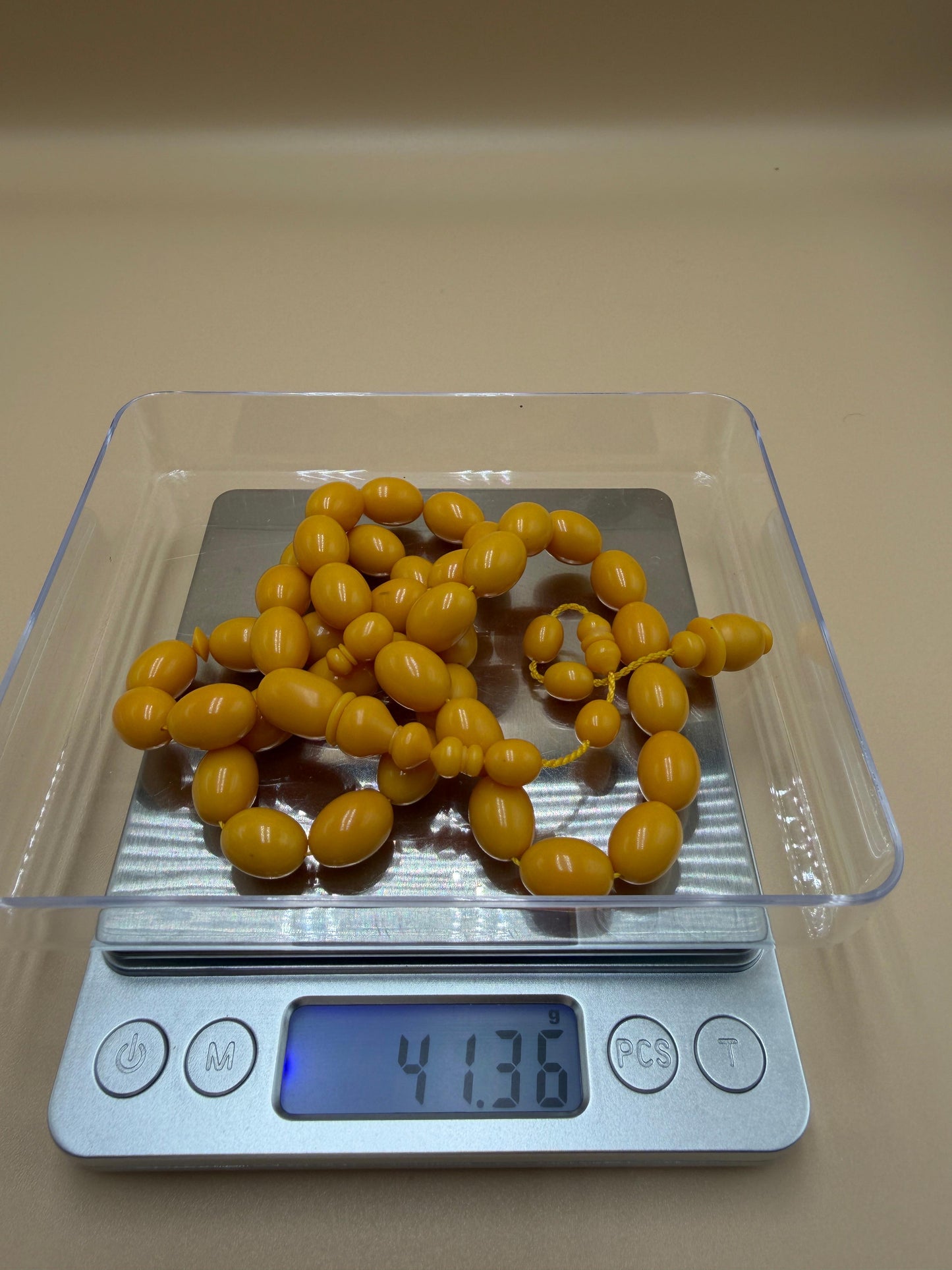 مسباح مسكي، بخراطة مميّزة.Musk Misbah with Distinctive Carving.