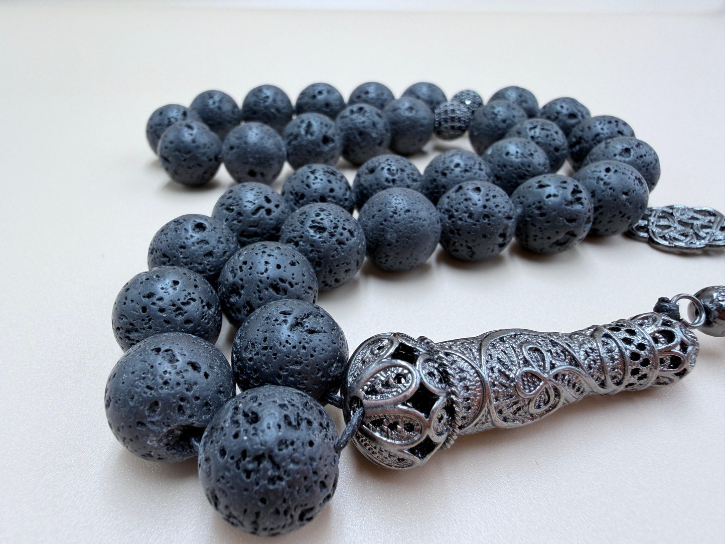 مسباح حجر بركاني نوادر
Rare Volcanic Stone Misbaha