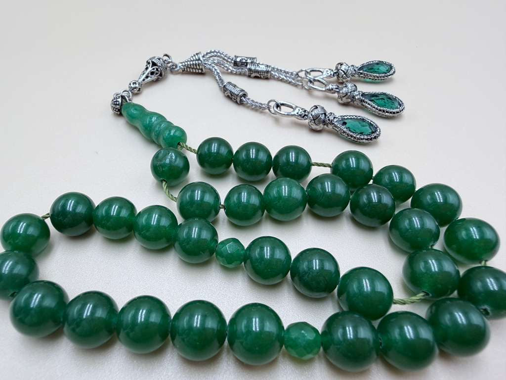 مسباح من حجر اليشم (الجاد)، كفيّه.
Jade Stone Misbah (Handcrafted), Palm-Sized