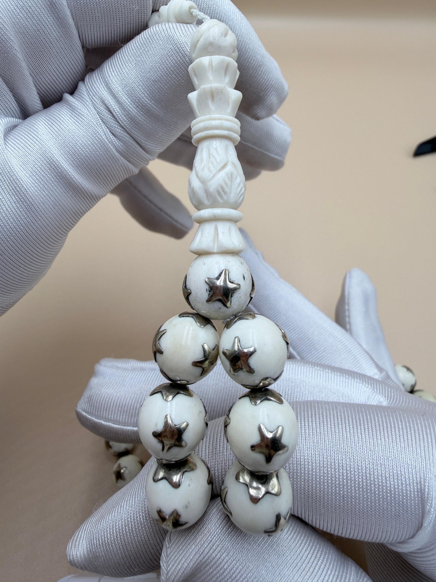 مسباح ناب مع أمامة منقوشة ومرصعة بالفضة على شكل نجوم وطربوش، قطعة فريدة لهواة النوادر والأصالة التراثية luxury rosary