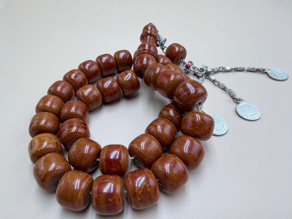 مسباح مسكي أفغاني نوادر، جامبو خام قديم. Rare Afghan Musk Rosary (Misbah), Jumbo Size, Old Raw Material.