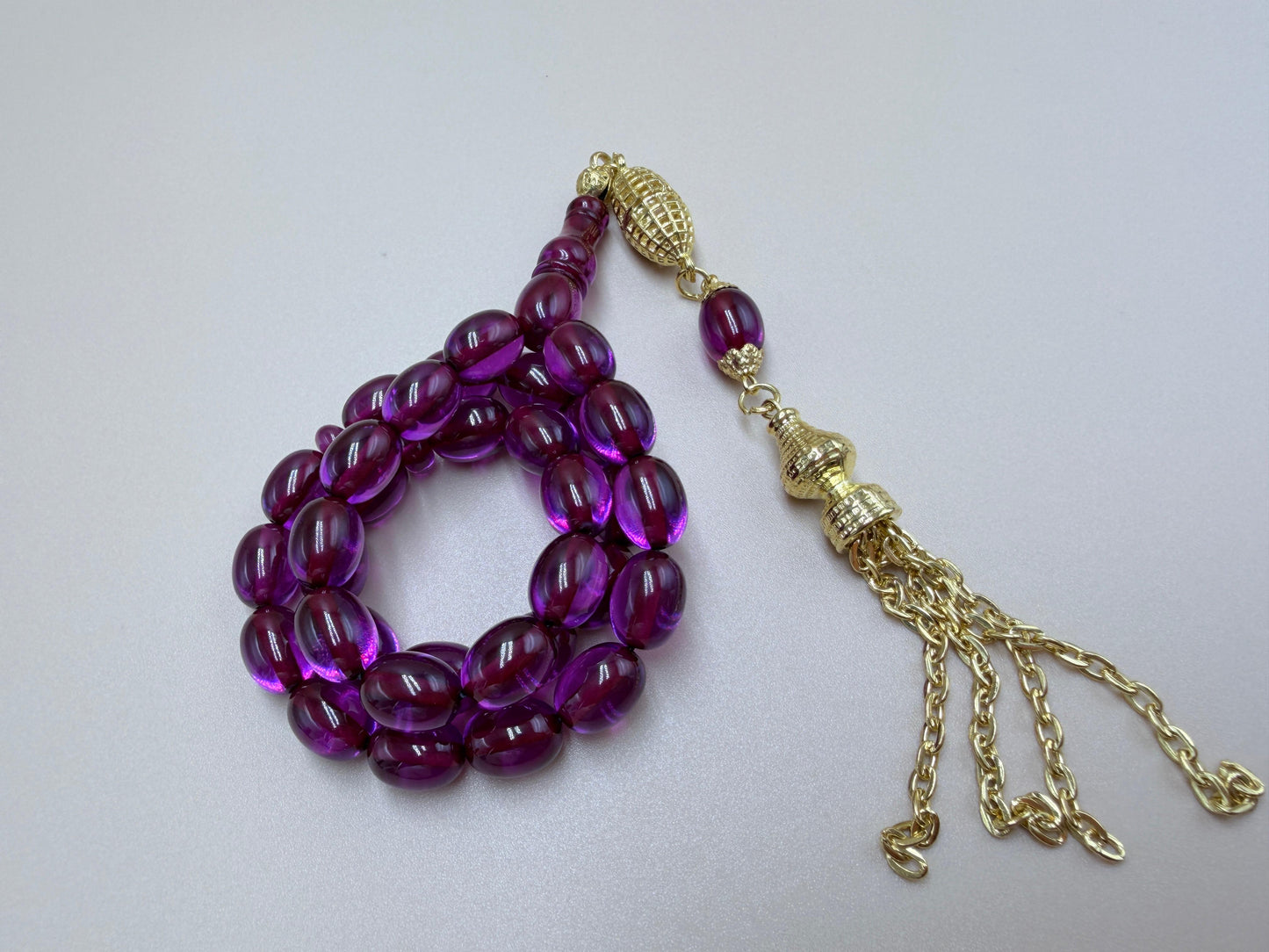 مسباح سندلوس كفّيه مع شرّابة مطلية ذهب
Sandaloos Misbaha (Kaffiyeh style)
With gold-plated tassel