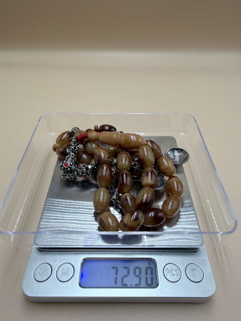 مسباح سندلوس خام عصيان مع شرّابة فضة عيار ٥٠٠. Raw Sandalwood Misbaha with natural stick beads, finished with a 500 silver tassel.