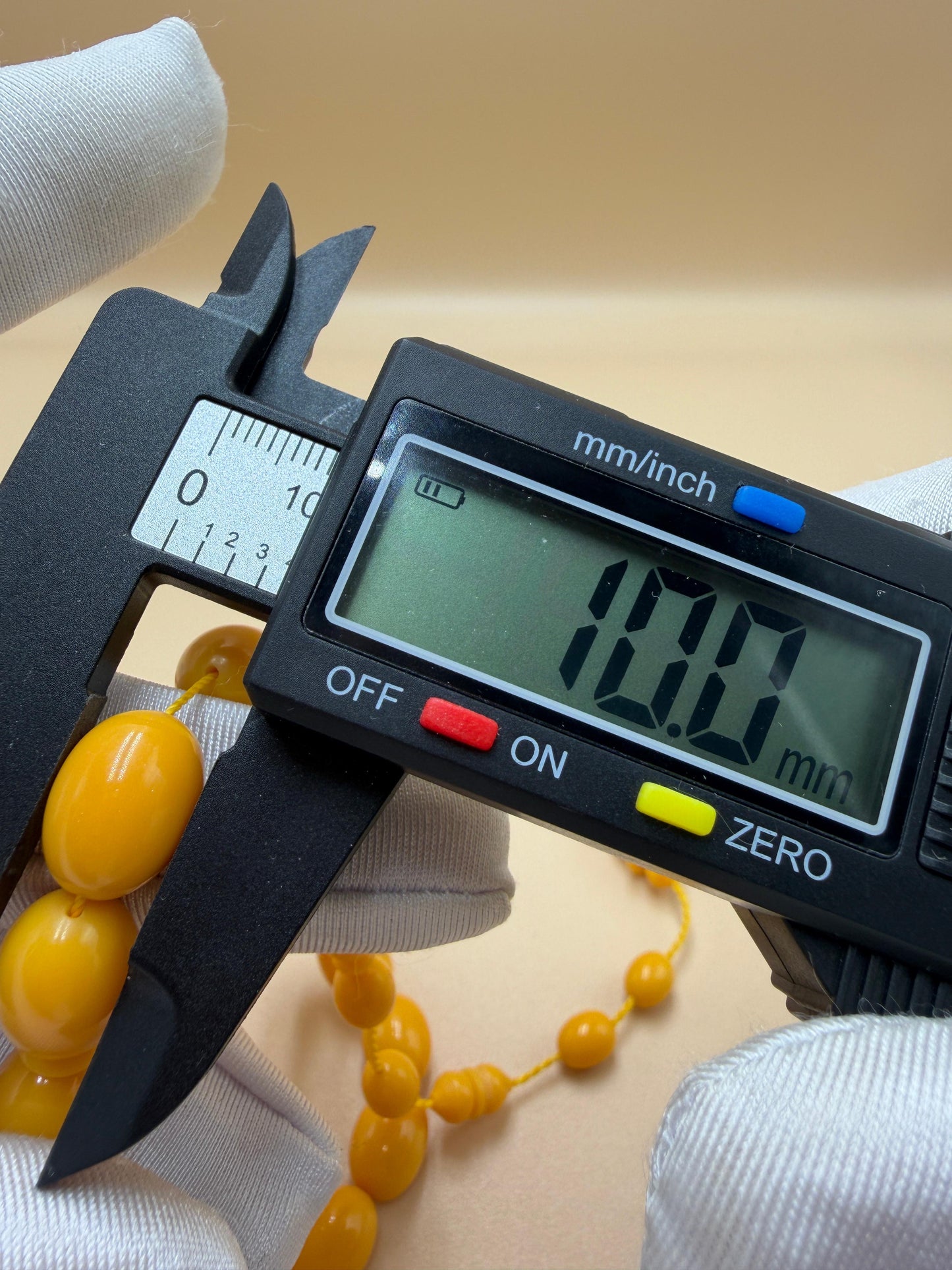 مسباح مسكي، بخراطة مميّزة.Musk Misbah with Distinctive Carving.