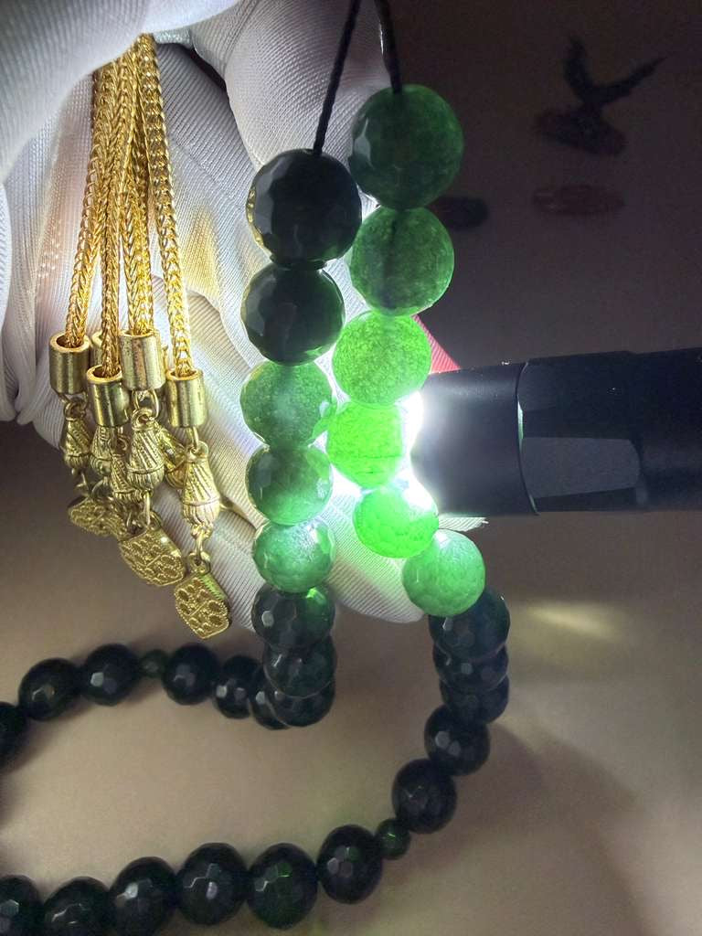 مسباح حجر الحظ الصيني مع شرّابة مطليةChinese Lucky Stone Misbaha with gold-plated tassel.