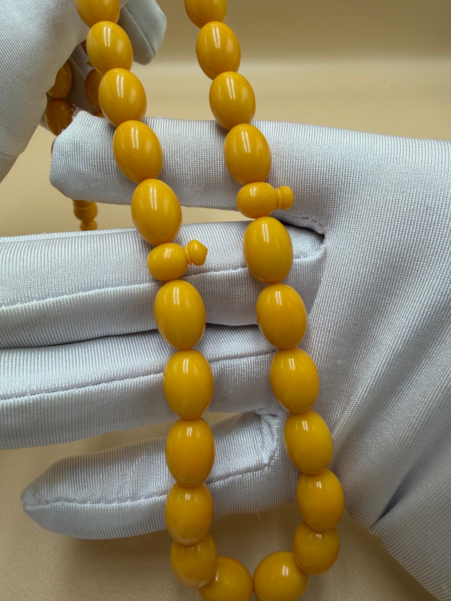 مسباح مسكي، بخراطة مميّزة.Musk Misbah with Distinctive Carving.