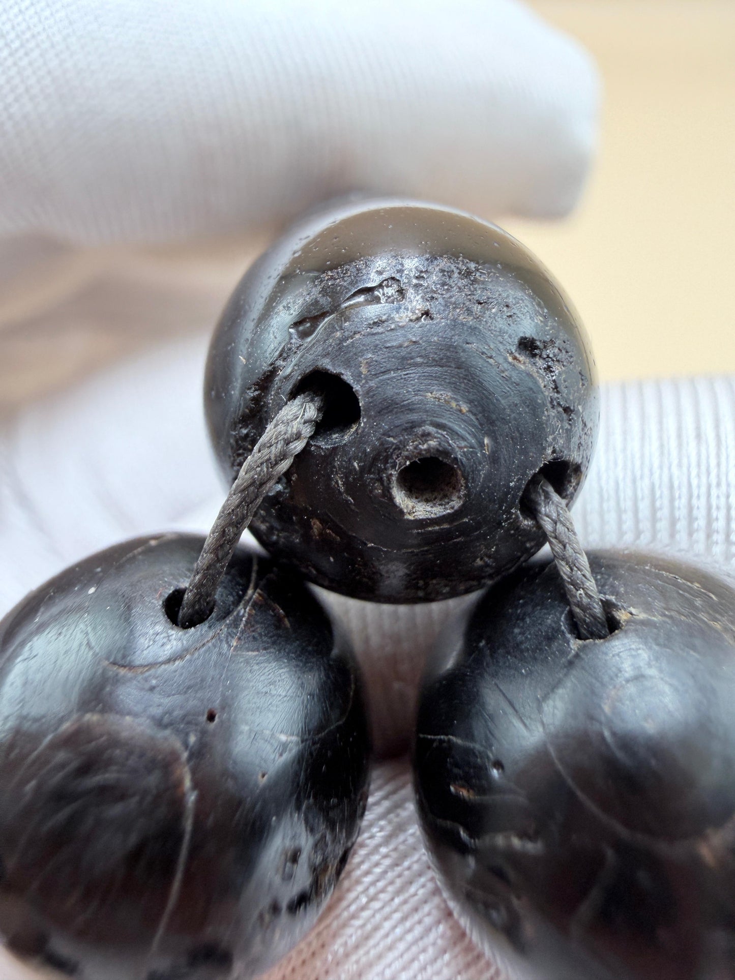 مسباح يسر بحر أحمر
أنتيك سادة من النوادر
Red Sea Yusr Misbaha
Plain antique,