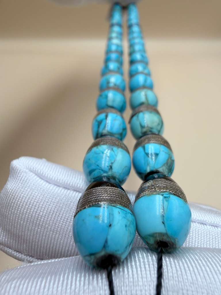 مسباح يسر أنتيك، مطعّم بالفيروز الحر السيناوي والفضة عيار 925.Antique Yusr Misbah, Inlaid with Natural Sinai Turquoise and 925 Sterling Silver.