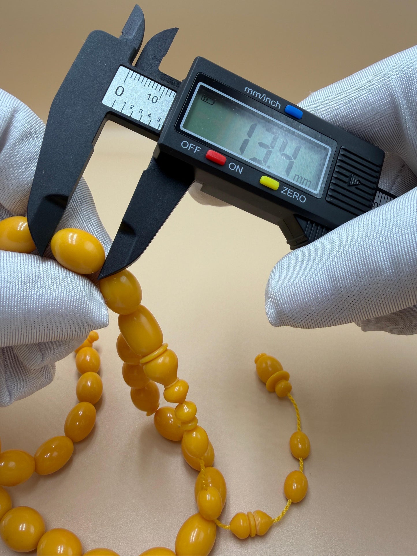 مسباح مسكي، بخراطة مميّزة.Musk Misbah with Distinctive Carving.