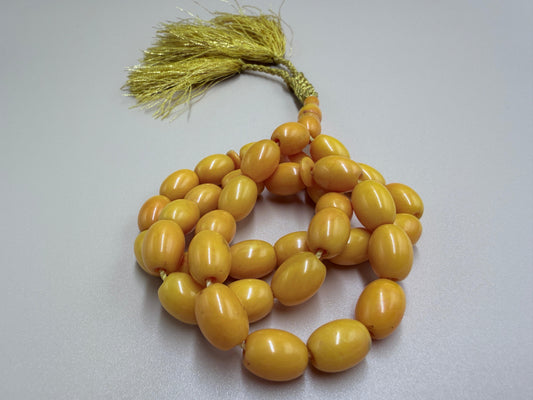 مسباح باغا أنتيك بخراطة قصة بيض حمام، خامة قديمة مميزةAntique Baga rosary with a distinctive pigeon-egg cut (Qissat Beidh Hamam).