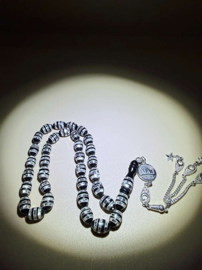 مسباح كوك، مطعّم صدف، خراطة مسباح السواح.
Kuka Wood Misbah, Inlaid with Mother of Pearl, Handcrafted by Al-Sawah Rosary Workshop.