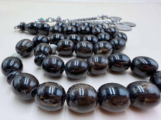 مسباح مسكي خام بولندي، بخراطة جديدة، مع شرابة فضة 500.Polish Raw Musk Misbah with New Carving, Featuring 500 Silver Tassel.