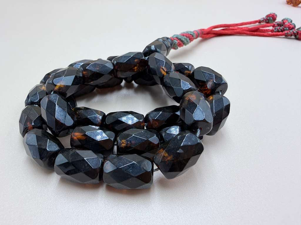 سباح كهرمان روسي مترش قصّة برميلي. Russian Amber Misbaha, polished “Barmeli” style.