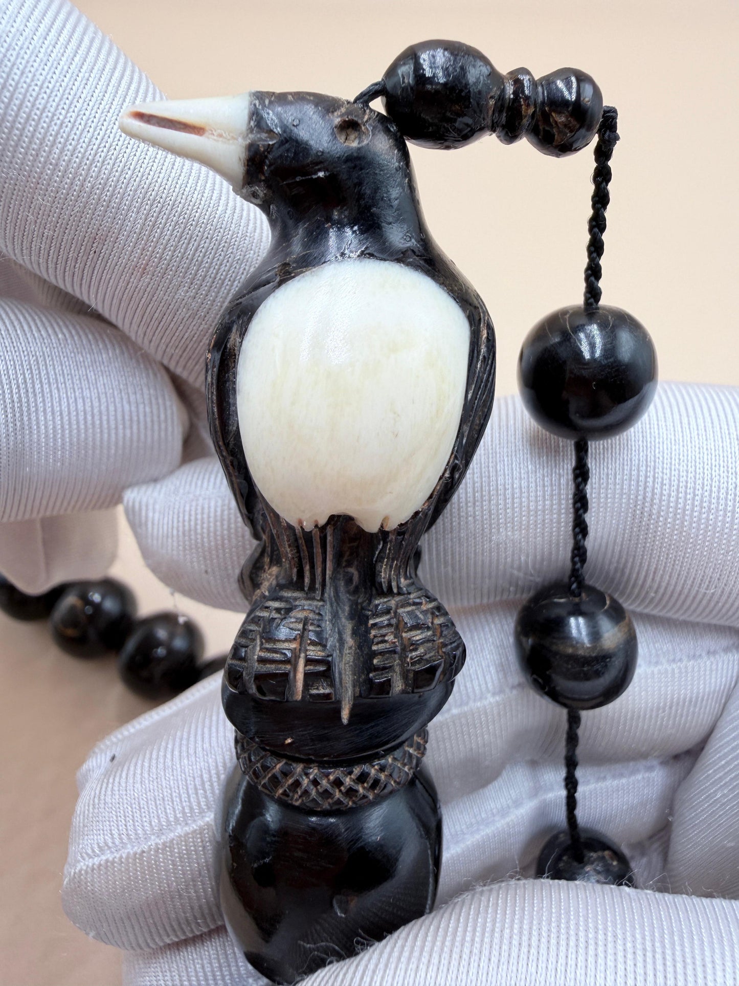 يسر بحر أحمر ساده
أنتيك قديم – حجم جامبو
مع شاهد مطعّم بالعاج
Plain Red Sea Yusr
Antique –