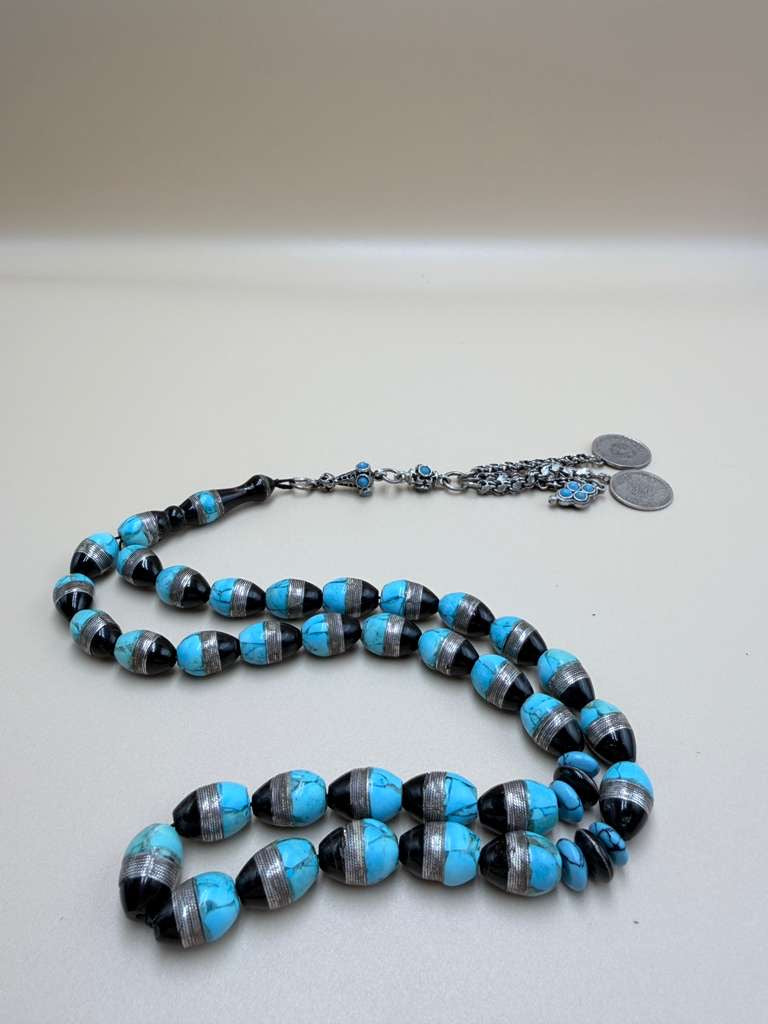 مسباح يسر أنتيك، مطعّم بالفيروز الحر السيناوي والفضة عيار 925.Antique Yusr Misbah, Inlaid with Natural Sinai Turquoise and 925 Sterling Silver.