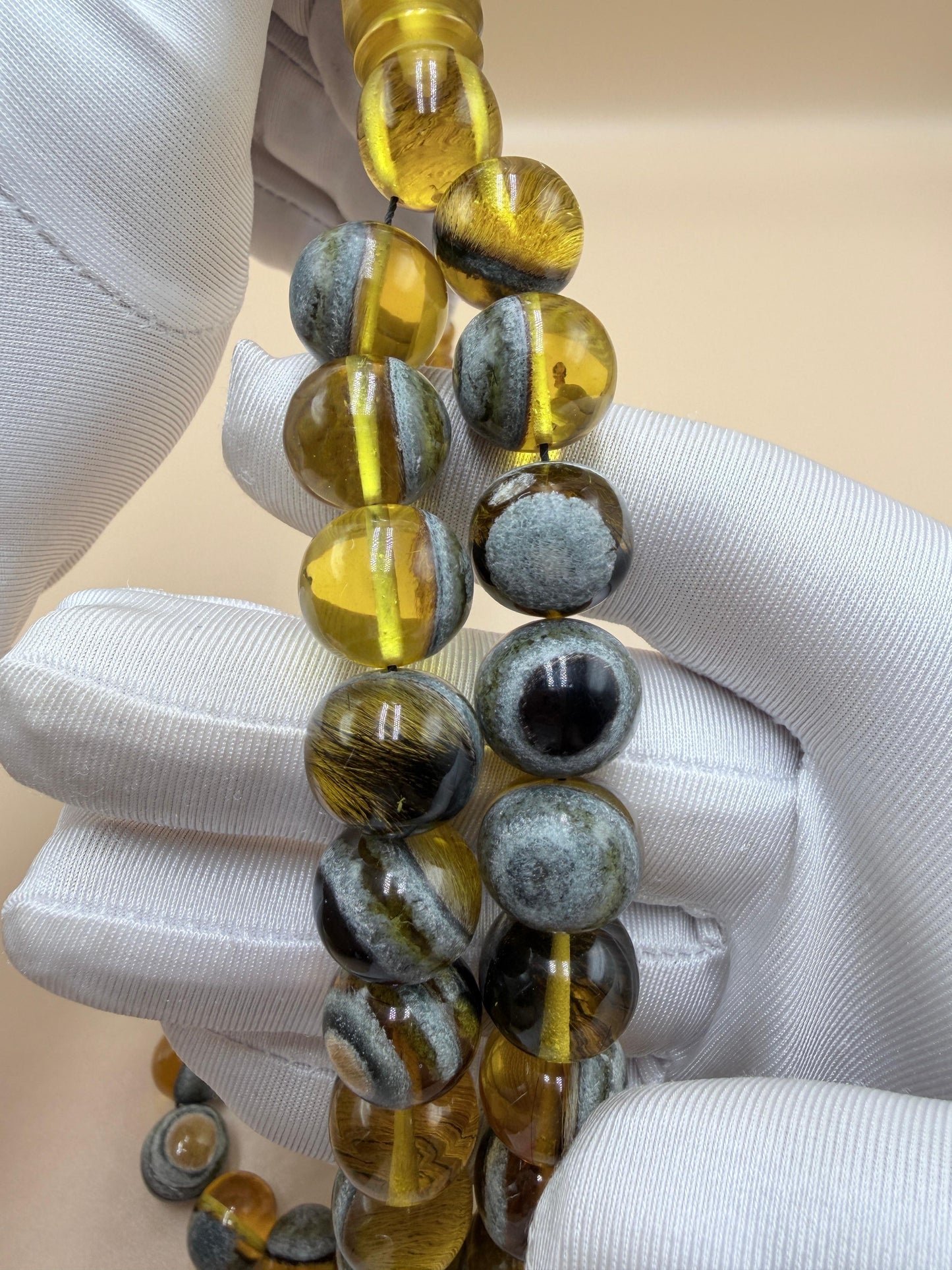 مسباح من جلد الذئب النادر، قطعة مميّزة لهواة النوادر والطابع التراثي الفاخر luxury rosary