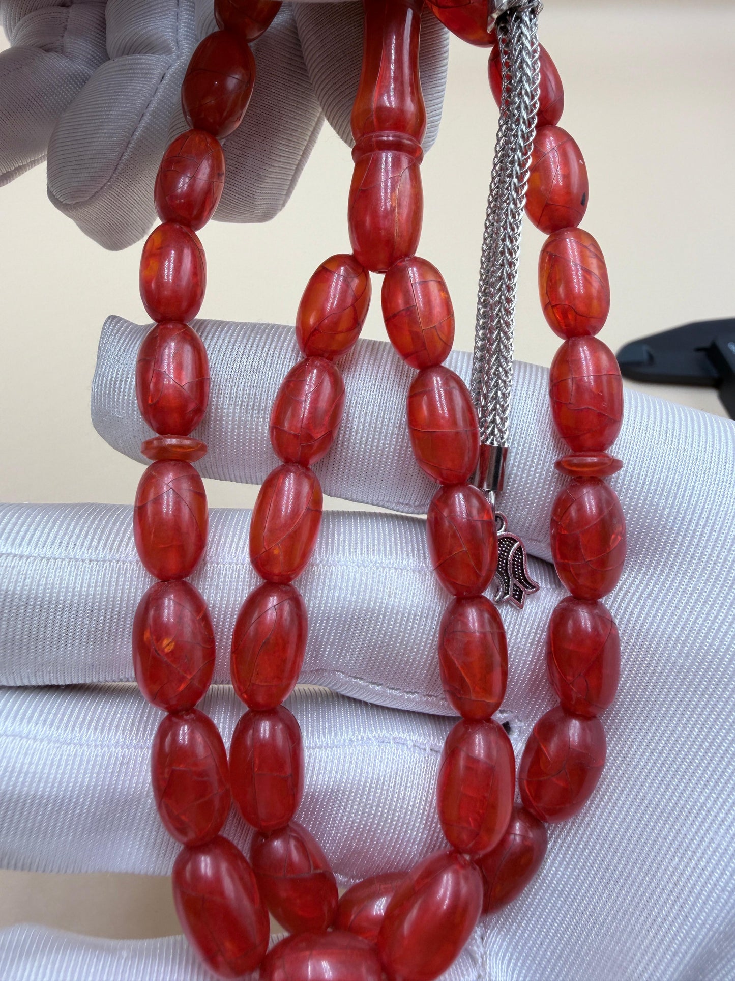 مسباح خام جيكي مكرك أنتيك، من خراطة شعبان الأب، عمر المسباح أكثر من 80 سنة.
Antique raw Jiki Makrak Misbah, by Shaban Al-Ab (master turner), over 80 years old.