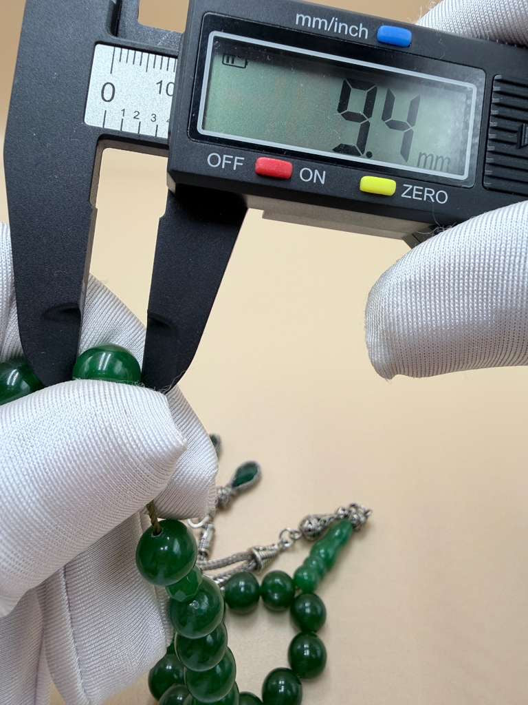 مسباح من حجر اليشم (الجاد)، كفيّه.
Jade Stone Misbah (Handcrafted), Palm-Sized