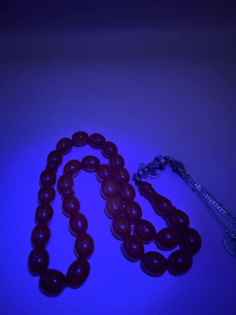 مسباح سندلوس خام من عصيان، مع شرابة فضة عيار 500 Raw Sandalus Misbaha (stick form), with 500-grade silver tassel,