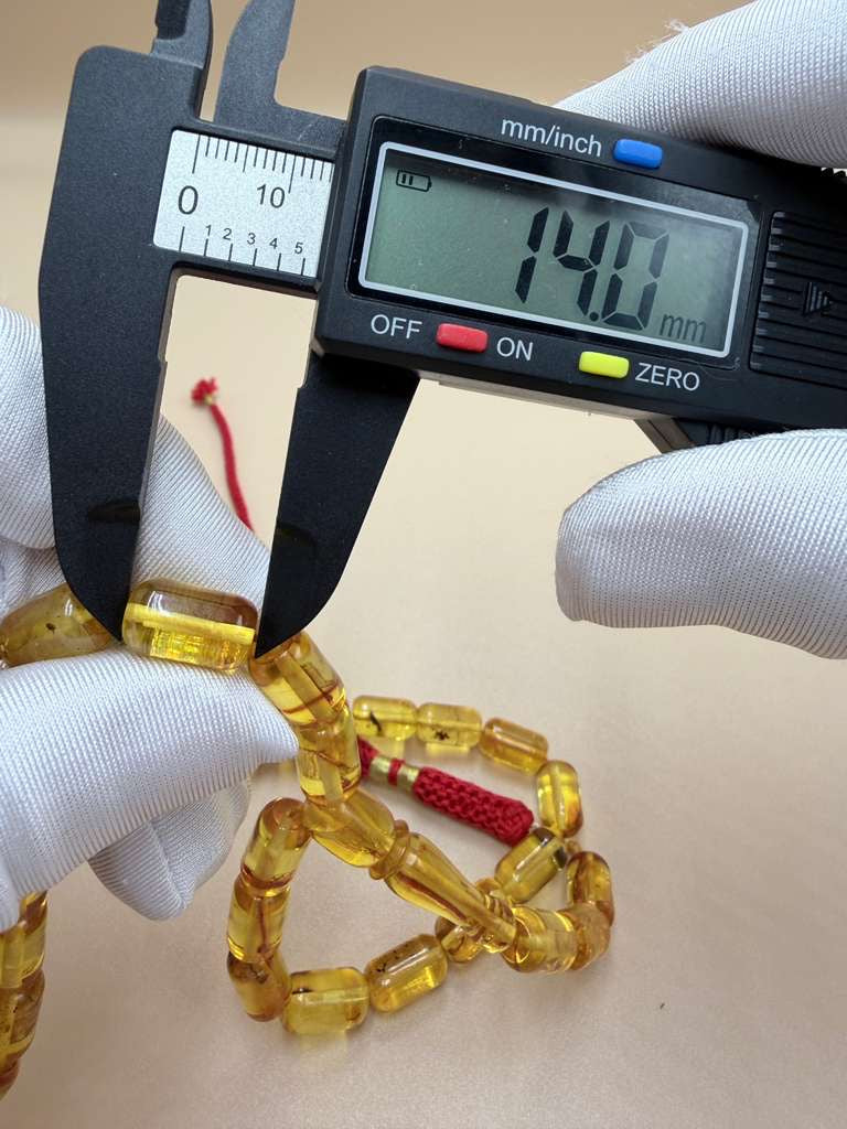 مسباح كهرمان شفاف، قليل الشوائب، مع 3 حبات زيادة  Transparent Amber Misbah, Low Inclusions, with 3 Extra Beads.