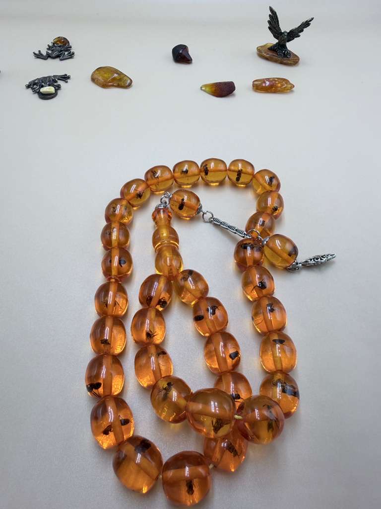 مسباح سندلوس داخله حشرات. Sandalwood Misbaha with natural insects inside.