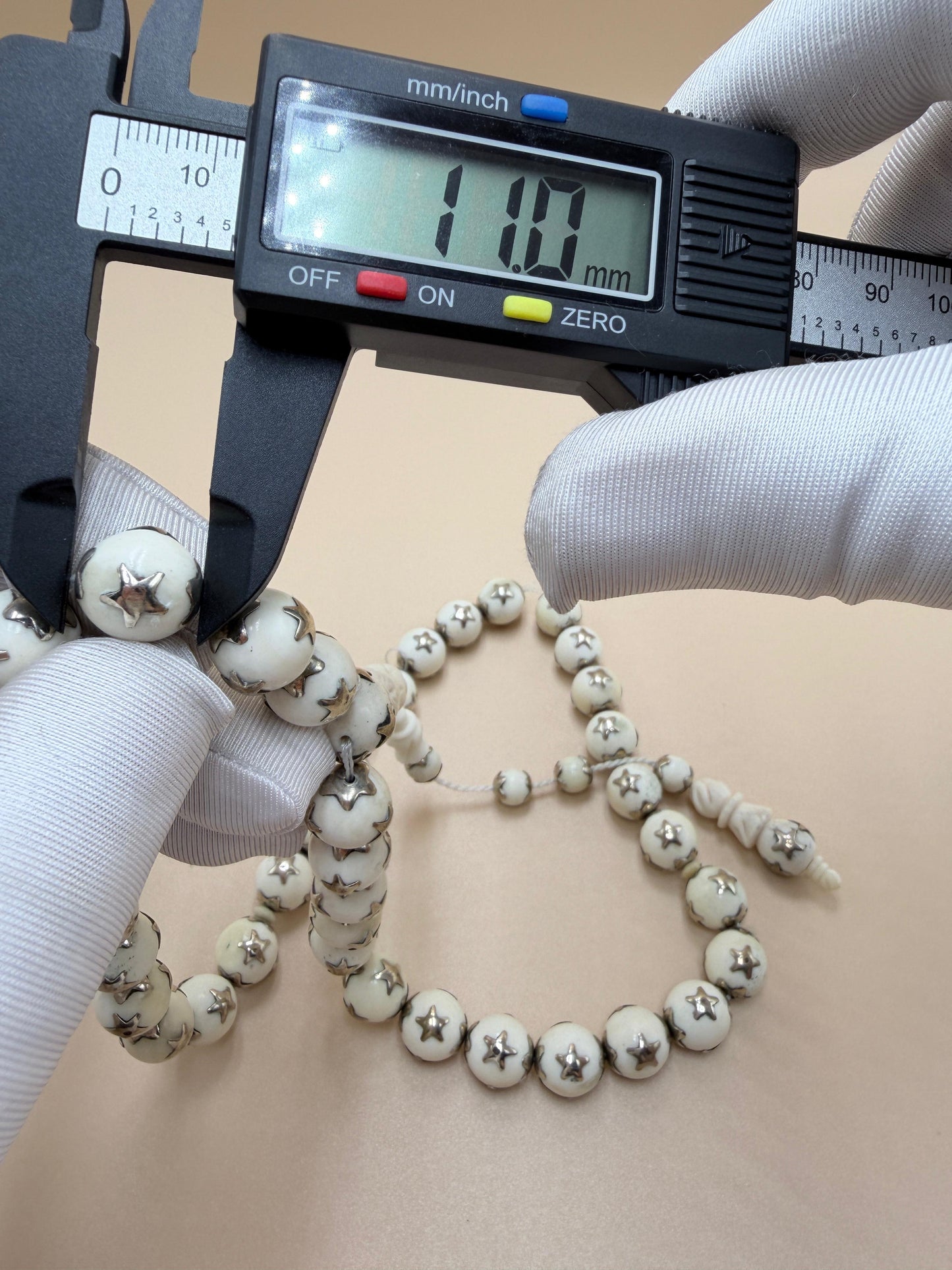 مسباح ناب مع أمامة منقوشة ومرصعة بالفضة على شكل نجوم وطربوش، قطعة فريدة لهواة النوادر والأصالة التراثية luxury rosary