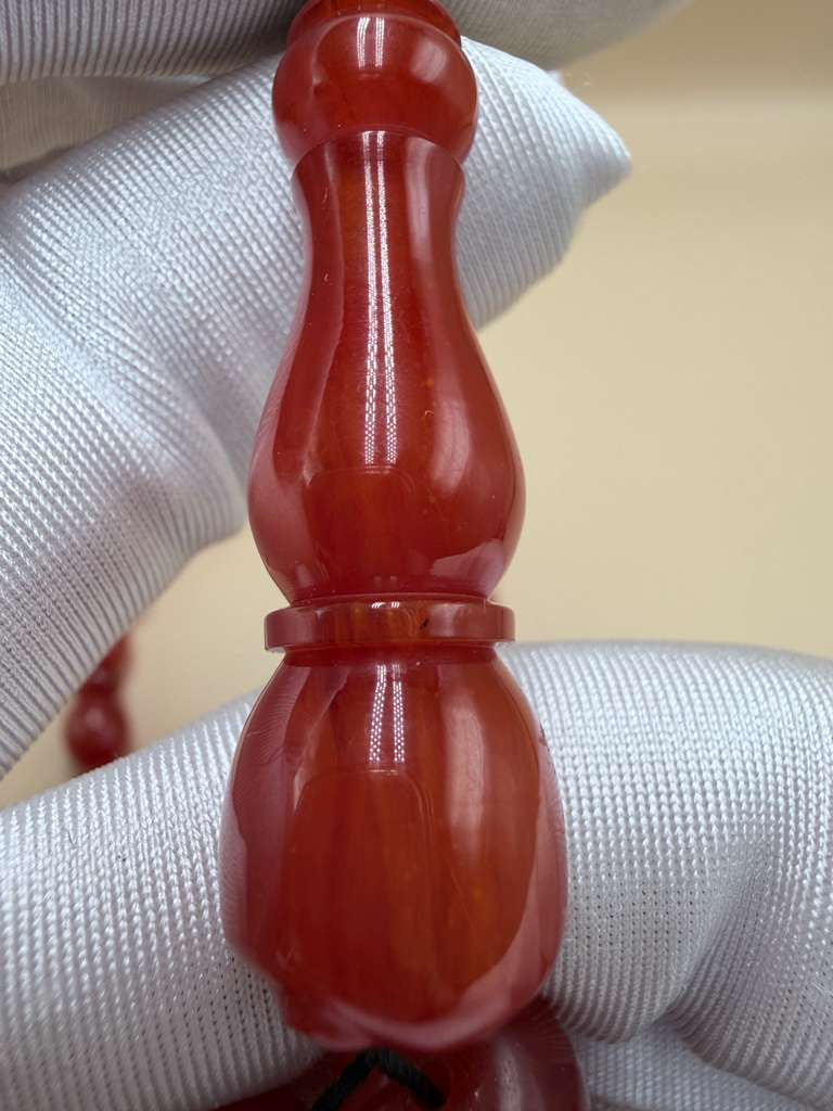 مسباح سندلوس خام من عصيان، مع شرابة فضة عيار 500 Raw Sandalus Misbaha (stick form), with 500-grade silver tassel,