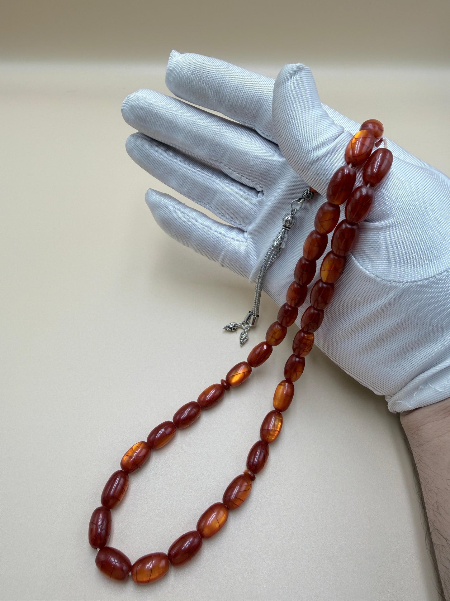 مسباح أنتيك من خراطة شعبان الأب، عمر المسباح أكثر من 80 سنة.
Antique Misbah by Shaban Al-Ab (master turner), over 80 years old.