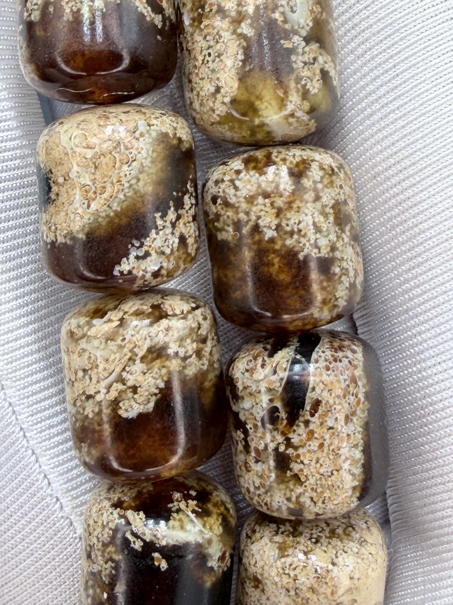 مسباح كهرمان سمطري
Symmetry Amber Misbah