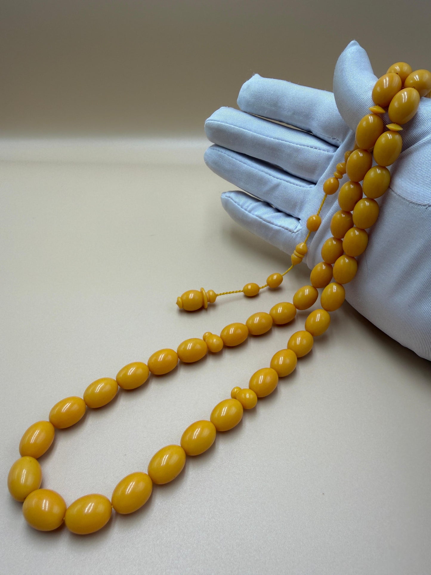 مسباح مسكي، بخراطة مميّزة.Musk Misbah with Distinctive Carving.