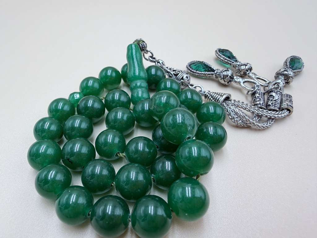 مسباح من حجر اليشم (الجاد)، كفيّه.
Jade Stone Misbah (Handcrafted), Palm-Sized