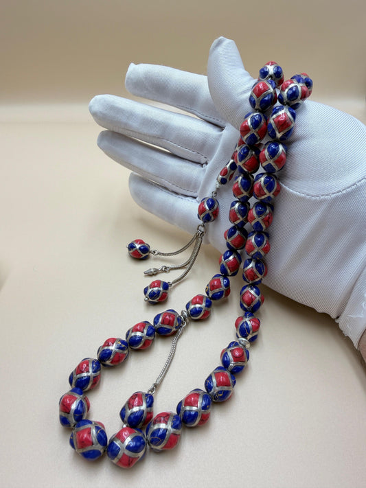 مسباح قفص فضة
مع حجر المرجان وحجر اللازورد
Silver Cage Misbaha
With Coral and Lapis Lazuli stones