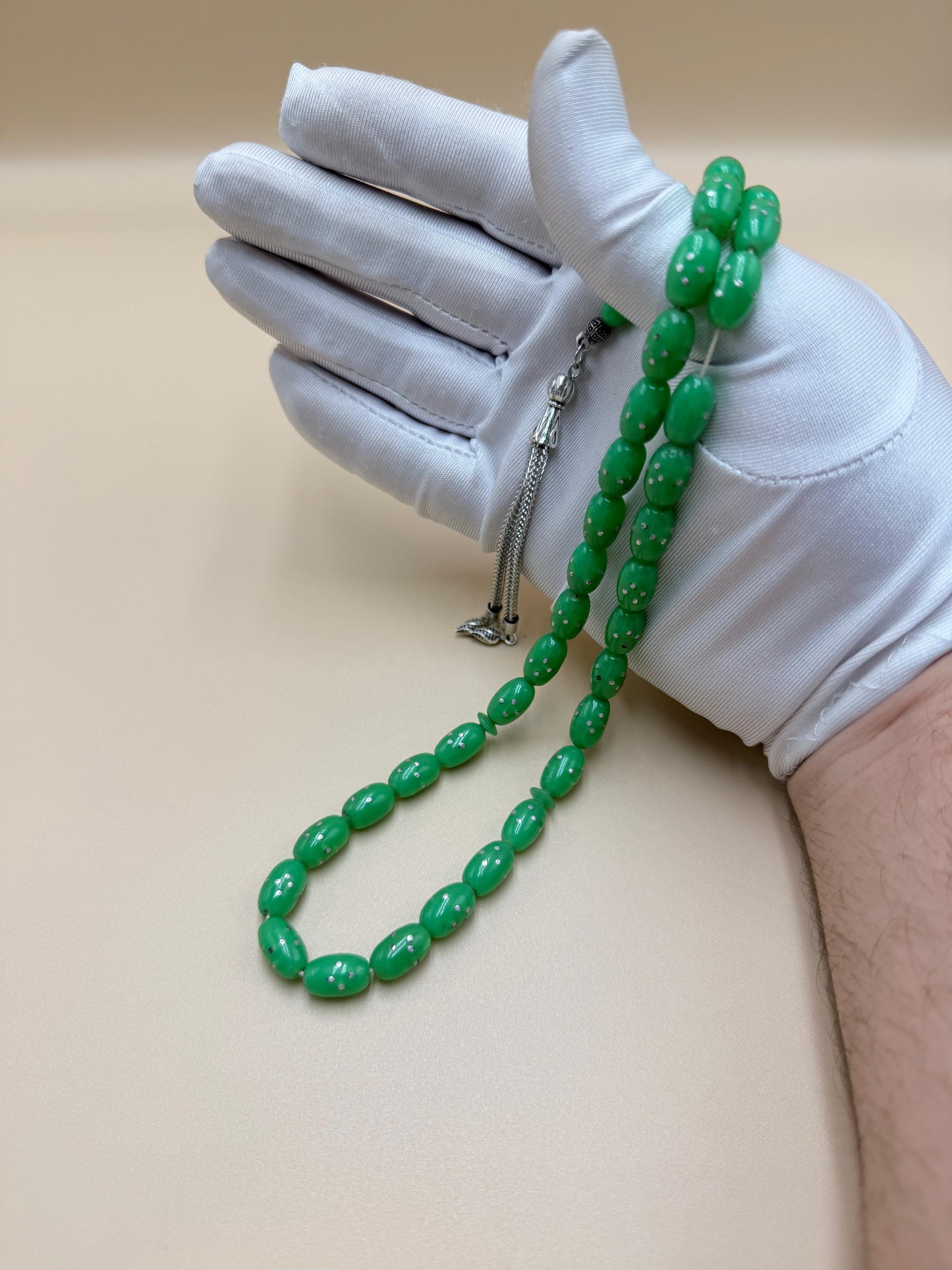 مسباح أنتيك الخام چيكي، من خراطة شعبان الأب، عمر المسباح أكثر من 80 سنة.

Antique Raw Jiki Misbah, by Shaban Al-Ab (master turner), over 80 years old.