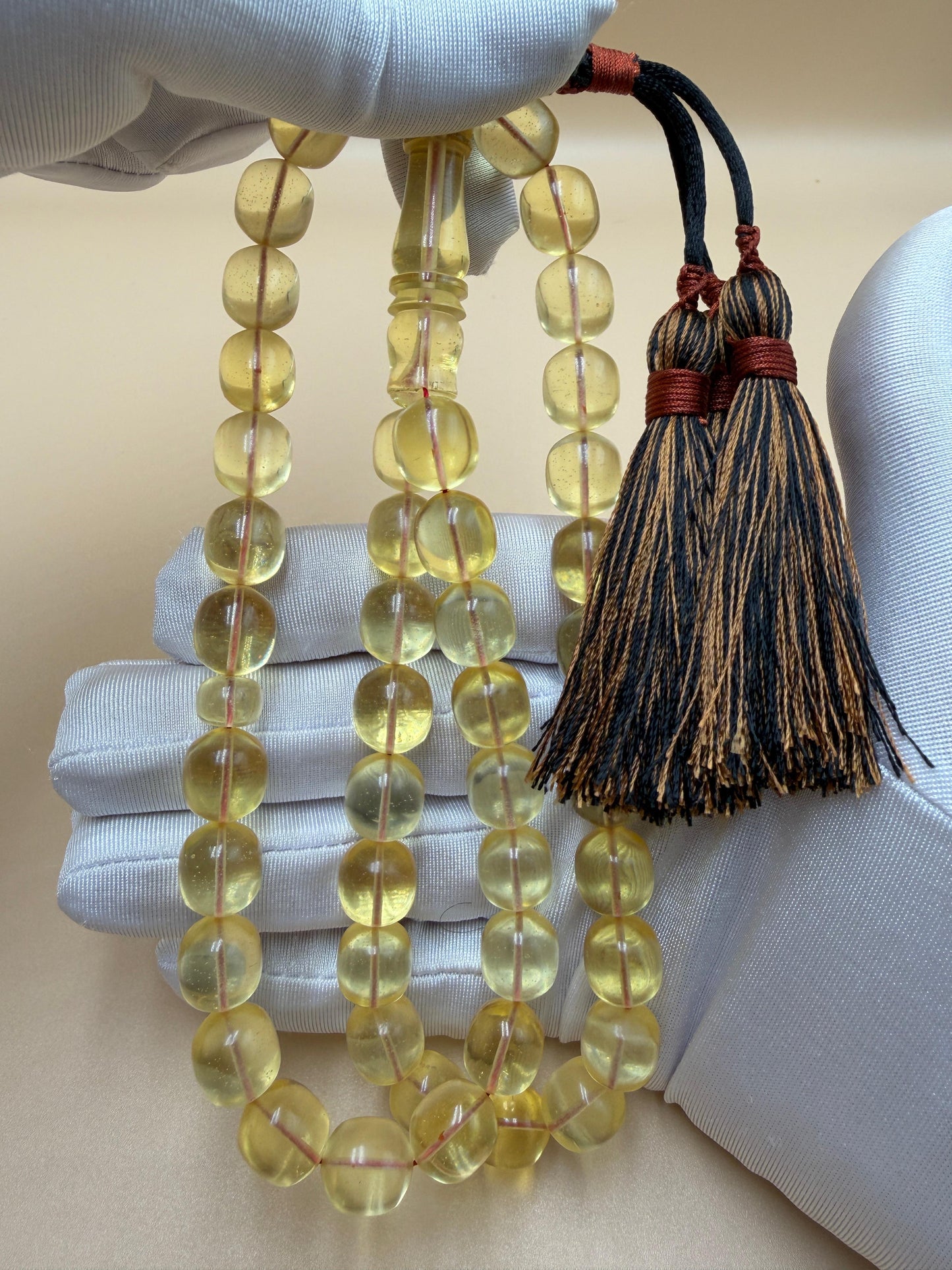 مسباح كهرمان كبس كولمبي، قوالب.
Pressed Colombian Amber Misbah, Molded Style.