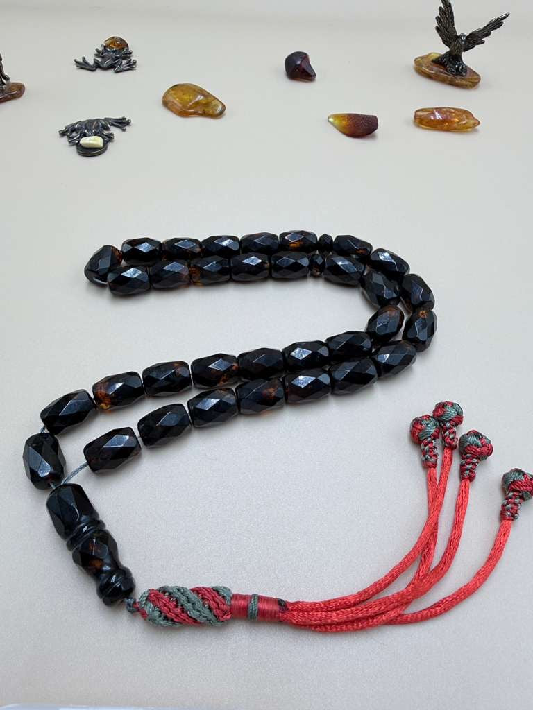 سباح كهرمان روسي مترش قصّة برميلي. Russian Amber Misbaha, polished “Barmeli” style.