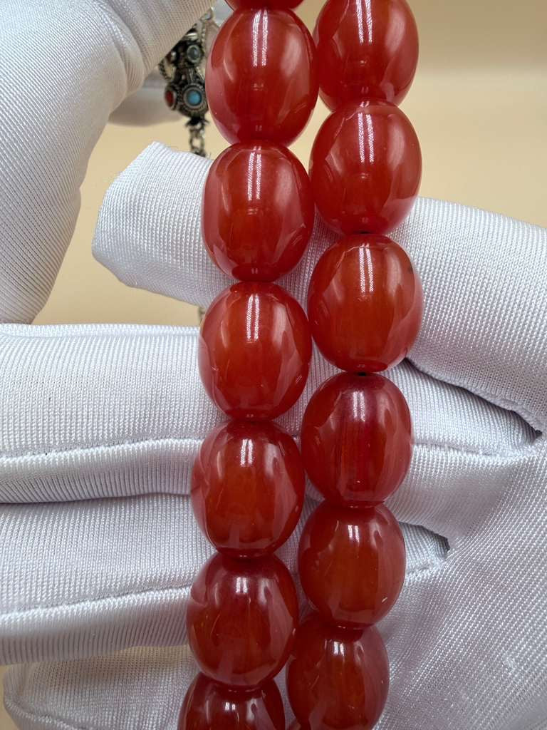 مسباح سندلوس خام من عصيان، مع شرابة فضة عيار 500 Raw Sandalus Misbaha (stick form), with 500-grade silver tassel,