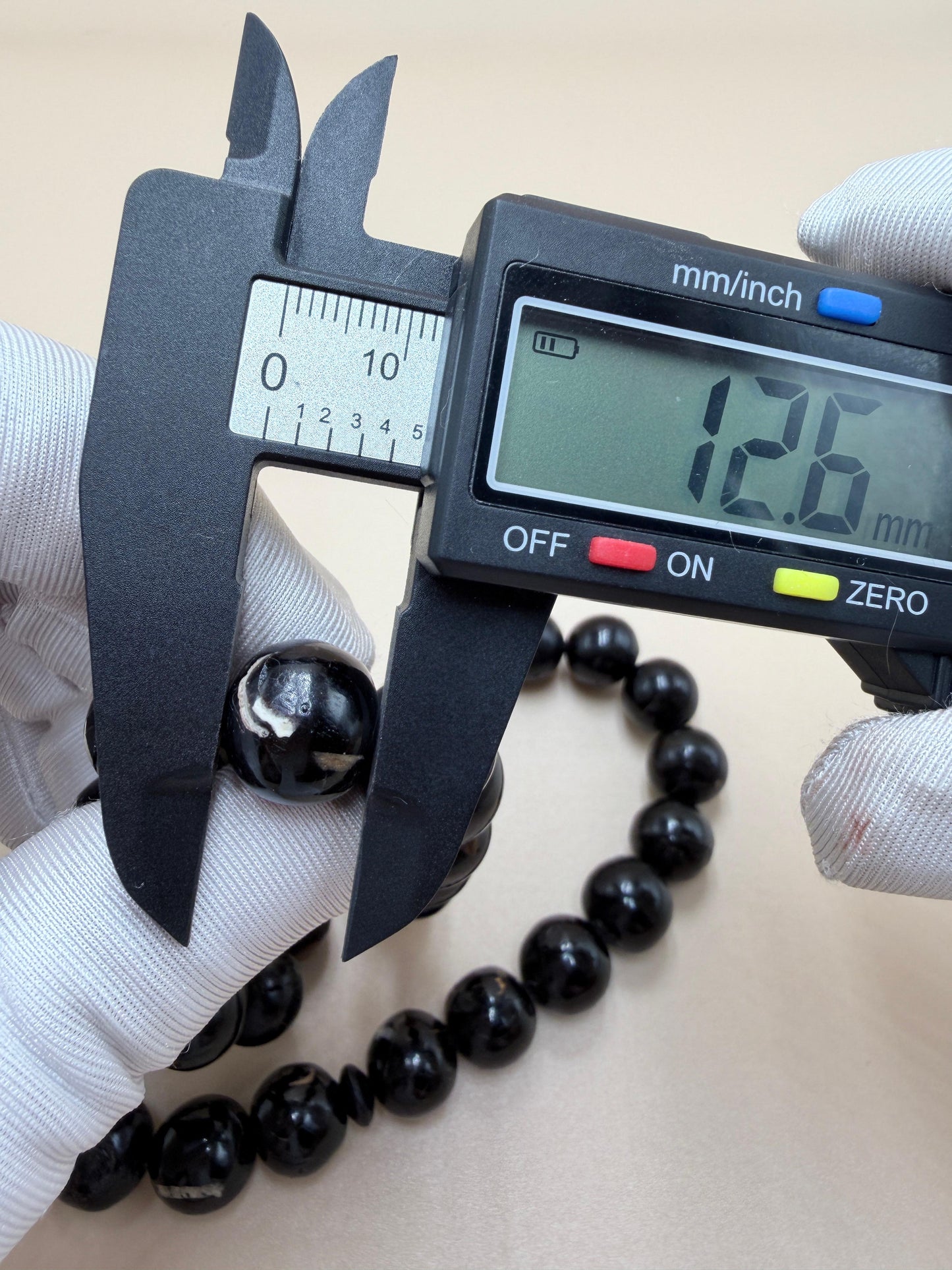 مسباح يسر بحر أحمر
أنتيك سادة من النوادر
Red Sea Yusr Misbaha
Plain antique,