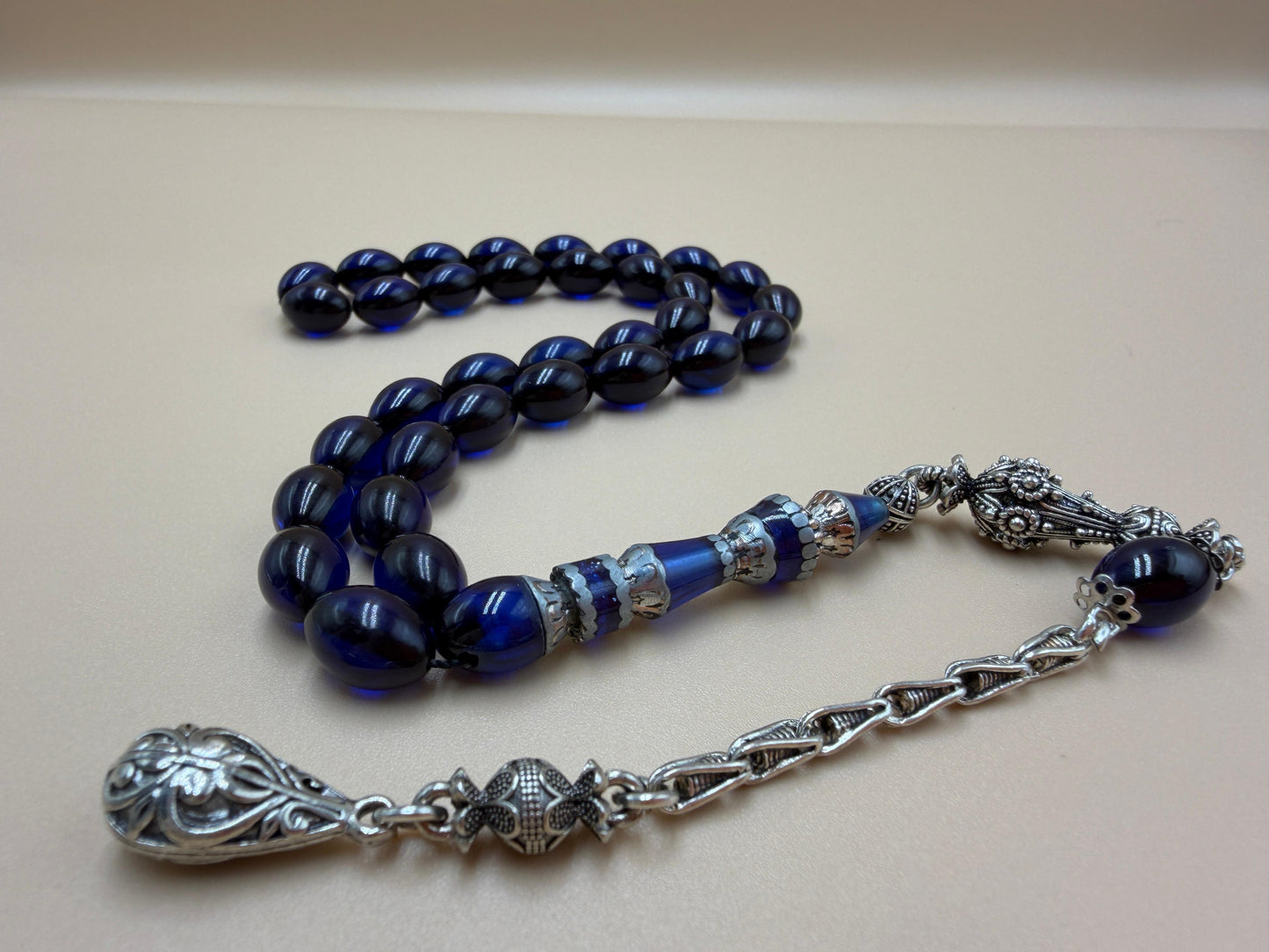 مسباح سندلوس أزرق، مأذنة مشغولة مميّزة. Blue Sandalwood Misbah with a Distinctive Handcrafted Minaret-Style Finial.