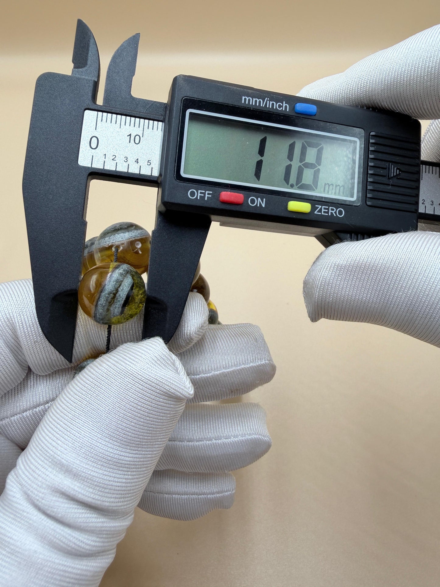 مسباح من جلد الذئب النادر، قطعة مميّزة لهواة النوادر والطابع التراثي الفاخر luxury rosary