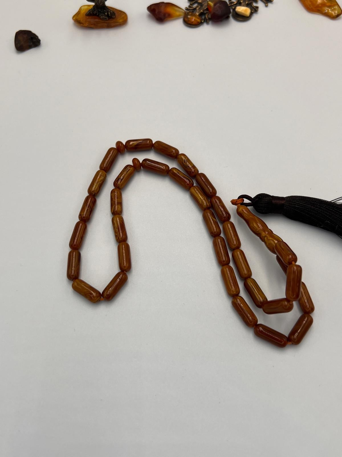 مسباح سندلوس قصة كبسولي، صنعة نظيفة ولمعته ثابتة.
Sandalwood tasbih with capsule-cut beads,.