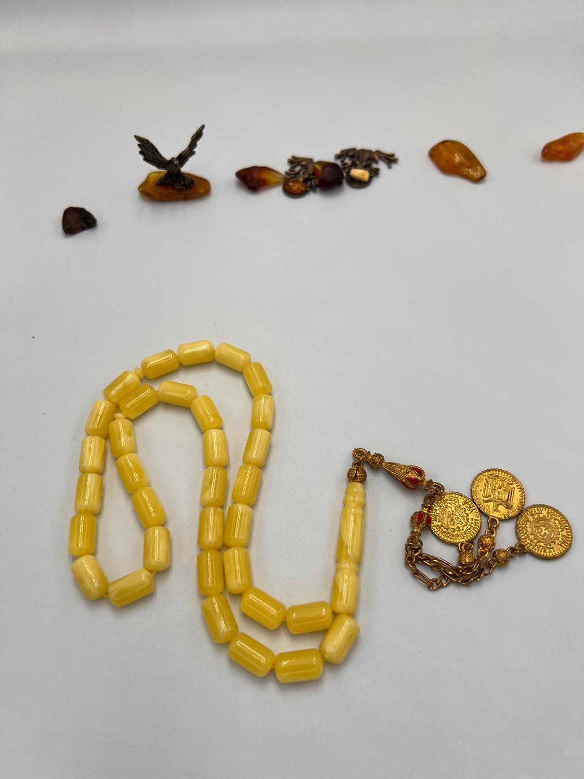 مسباح تراب كهرمان قصة برميلي، 
Amber-dust tasbih with barrel-cut beads,