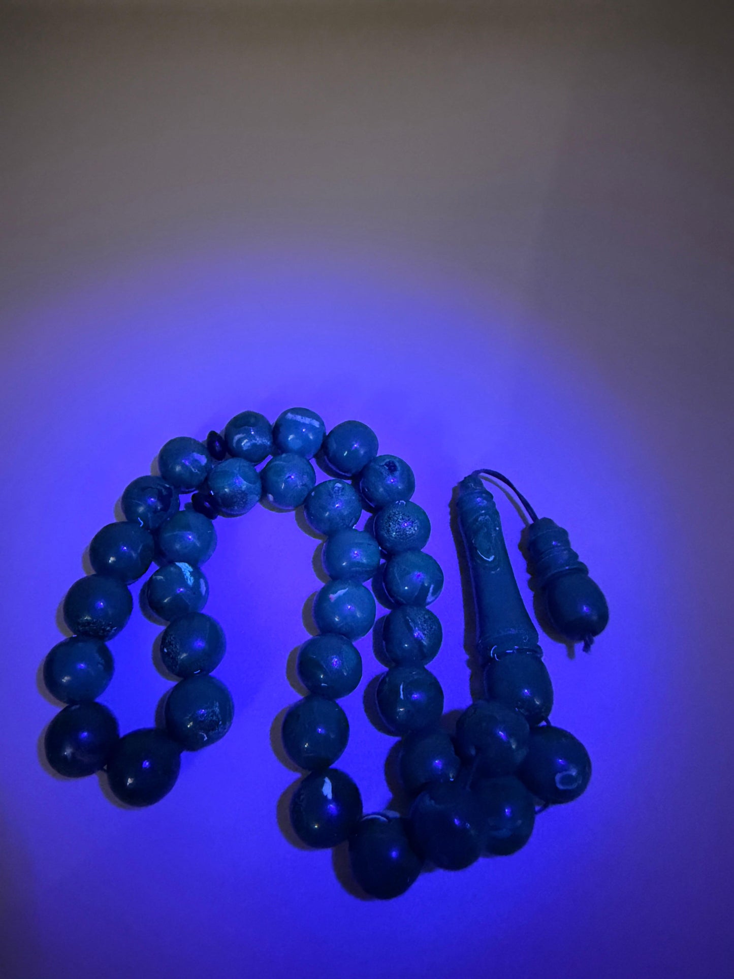 مسباح يسر بحر أحمر
أنتيك سادة من النوادر
Red Sea Yusr Misbaha
Plain antique,