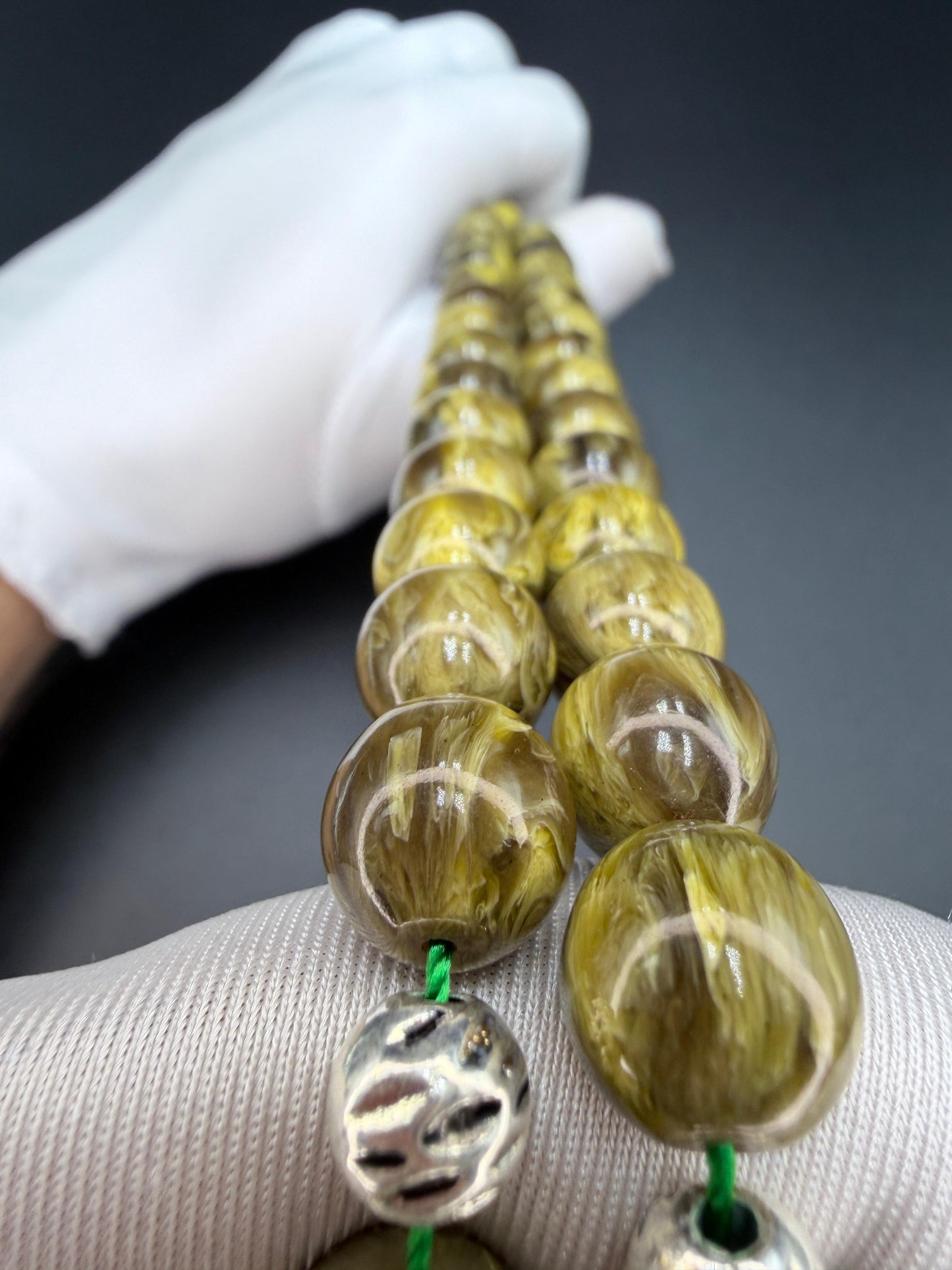 Unique musk Misbaha featuring the image of Saddam Hussein and the Iraqi national anthem, paired with a 500-grade silver tassel. مسباح مسكي مميّز يحمل صورة صدام حسين والسلام الجمهوري، مرفق بشرّابة فضّة عيار 500