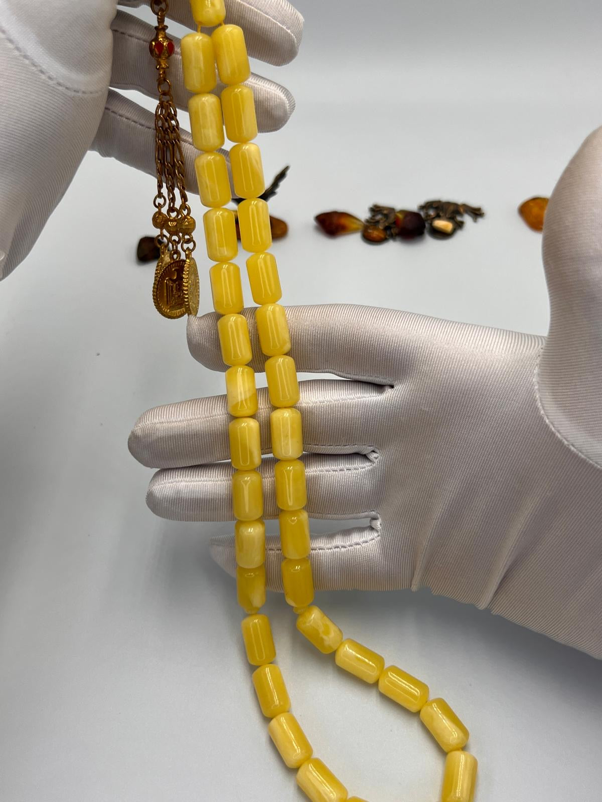 مسباح تراب كهرمان قصة برميلي، 
Amber-dust tasbih with barrel-cut beads,