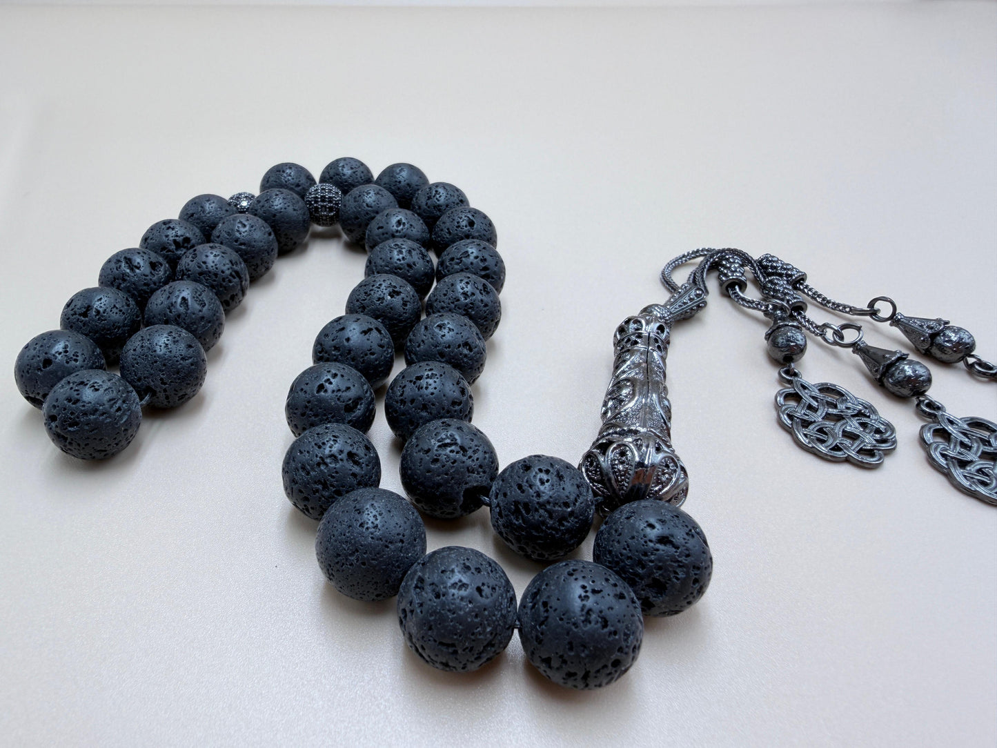 مسباح حجر بركاني نوادر
Rare Volcanic Stone Misbaha