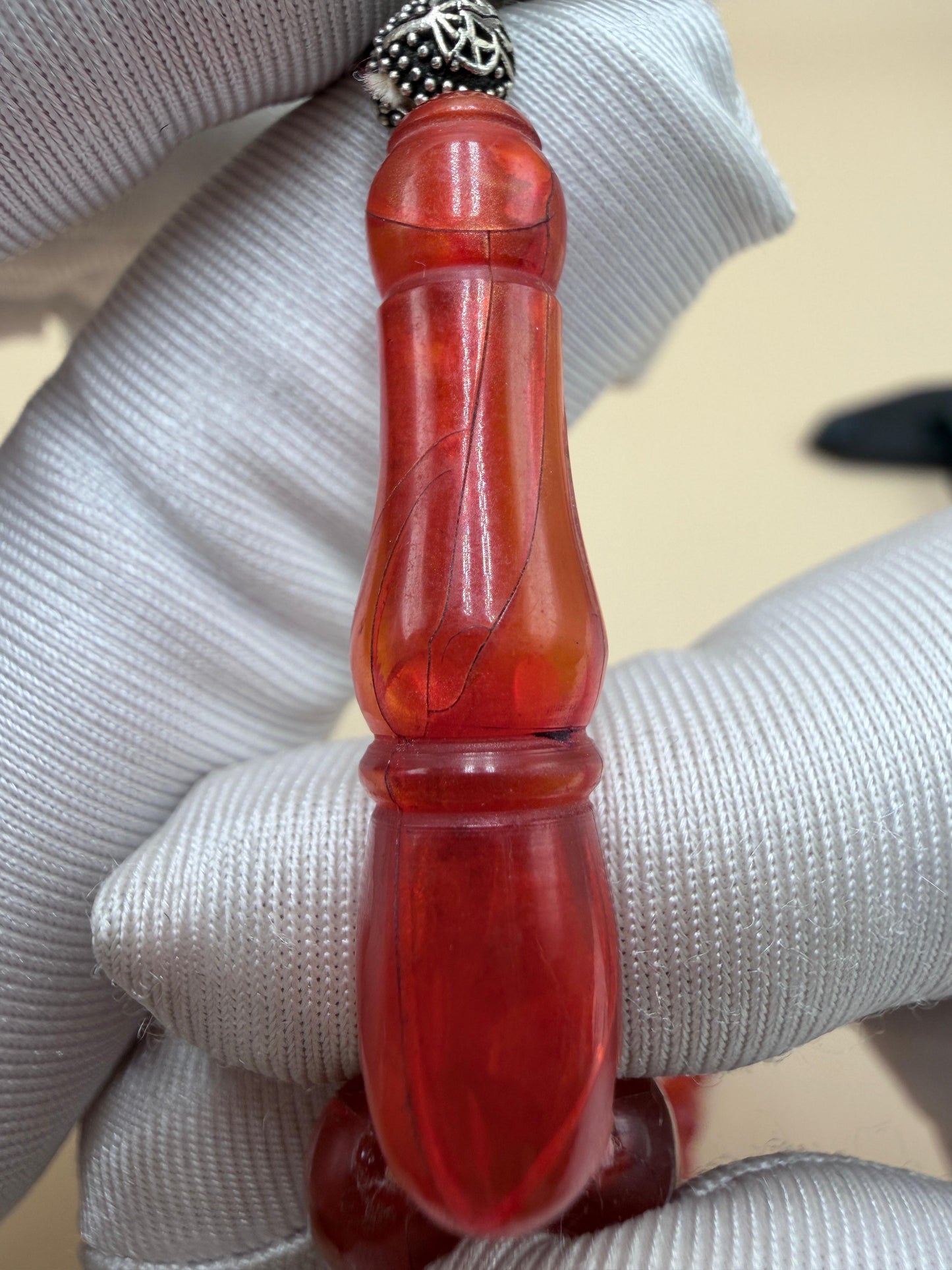 مسباح خام جيكي مكرك أنتيك، من خراطة شعبان الأب، عمر المسباح أكثر من 80 سنة.
Antique raw Jiki Makrak Misbah, by Shaban Al-Ab (master turner), over 80 years old.