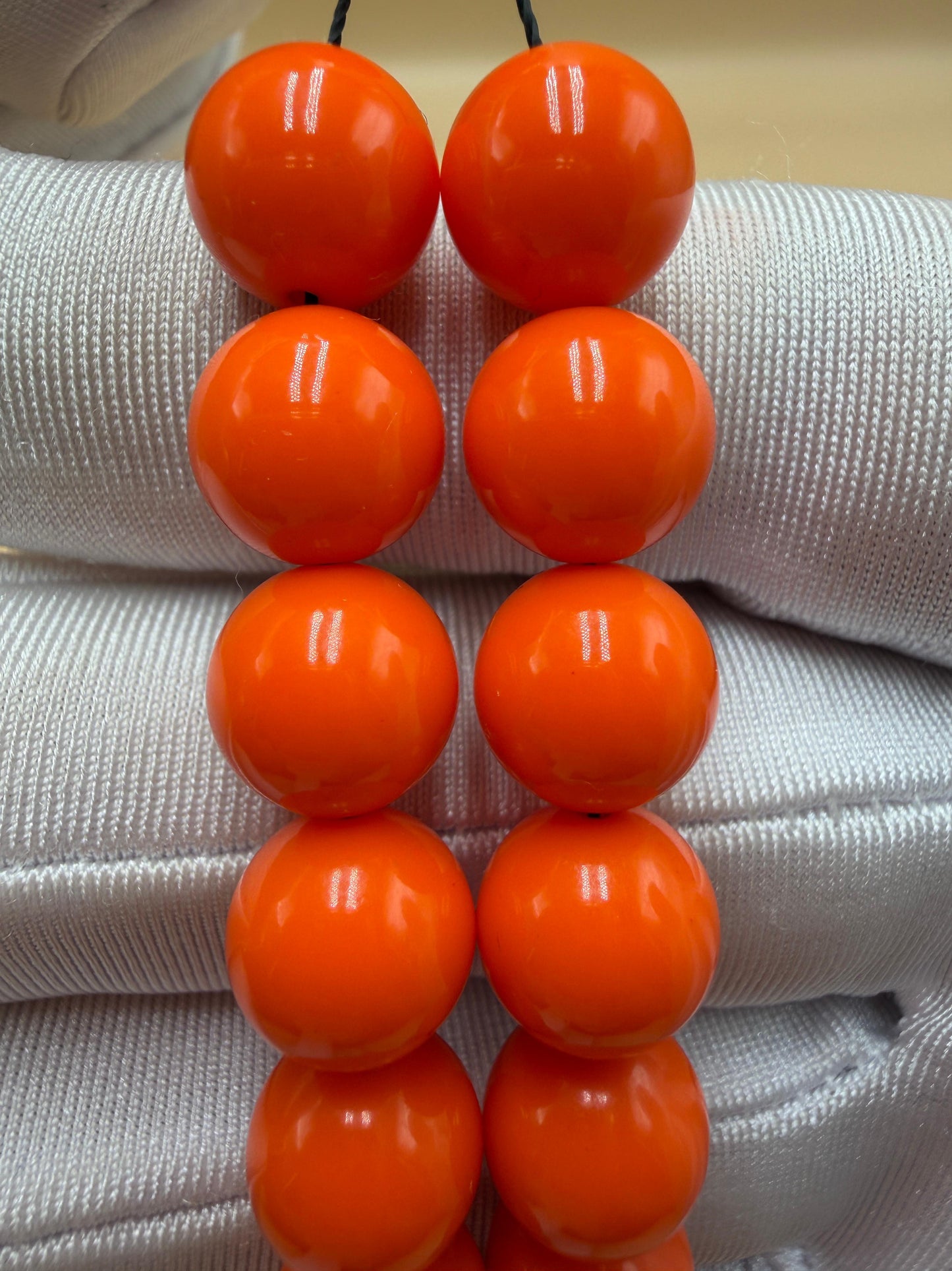 مسباح بولنك خام أنتيك، بخراطة جديدة، مع شرابة وفواصل فضة عيار 925. Antique Raw Bulnek Misbah with New Carving, Featuring Tassel and Spacers in 925 Silver.