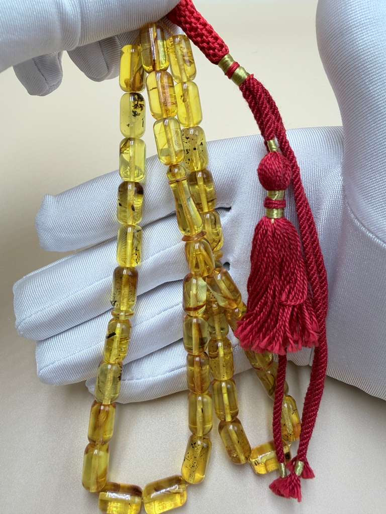 مسباح كهرمان شفاف، قليل الشوائب، مع 3 حبات زيادة  Transparent Amber Misbah, Low Inclusions, with 3 Extra Beads.