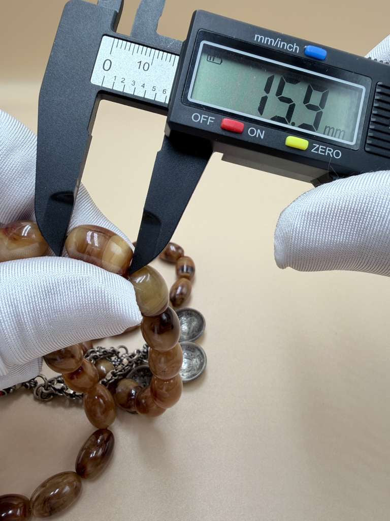 مسباح سندلوس خام عصيان مع شرّابة فضة عيار ٥٠٠. Raw Sandalwood Misbaha with natural stick beads, finished with a 500 silver tassel.