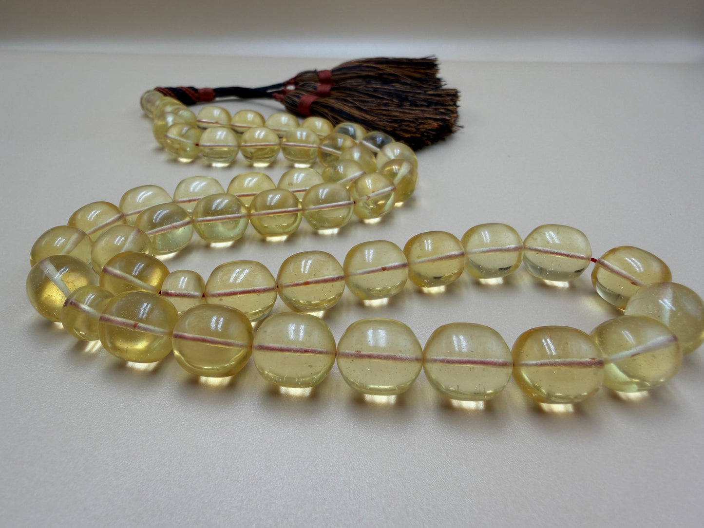 مسباح كهرمان كبس كولمبي، قوالب.
Pressed Colombian Amber Misbah, Molded Style.